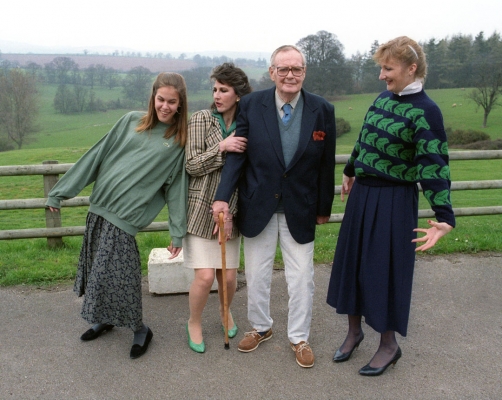 Chase Tilting the Pose
Chase seems to have surprised Marjorie --- and GrandFather seems to be content throughout.  Chase, Marjorie, GrandFather, and Cathy outside the Pengethley Manor Hotel near Ross on Wye, Easter 1991.
Schlüsselwörter: Cathy Bushby Cathy Wilson Chase Ellis Chase Walsh Easter John "Woody" Walsh John Walsh Marjorie Walsh Pengethley Manor Hotel Woody Walsh