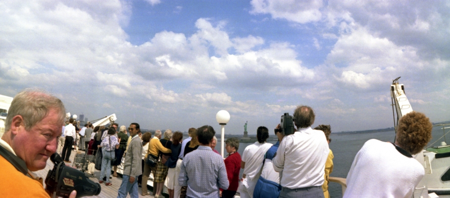 Statue of Liberty from the Deck of the QE2
Arriving in New York City by large ocean liner is thrilling.  This was a warm spring day, April 1991.  It was the first crossing of the year for the QE2 and we were a day late because we encountered 55 foot waves in the North Atlantic.  The Statue of Liberty is in the distance.
Λέξεις-κλειδιά: Arrival Cruise Cruise Liner Cruise Liners Cruise Ship Cruise Ships Cruises Luxury Liner Luxury Liners New York City New York Harbor New York Harbour Panorama Panoramic QE2 Queen Elizabeth II Widelux
