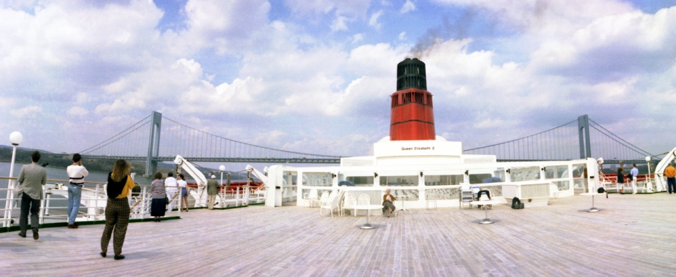 The QE2 and the Verrazano Narrows Bridge
Sailing into New York harbour on the QE2 in April 1991.  We are about to go under the Verrazano Narrows Bridge, separating Staten Island from Brooklyn.  It has a centre span of 4,260 feet.
Palabras clave: Cruise Ship Panorama New York Harbour New York Harbor New York City Luxury Liners Luxury Liner Funnel Cruises Cruise Ships Arrival Chimney Cruise Cruise Liner Cruise Liners Panoramic QE2 Queen Elizabeth II Smokestack Verrazano Narrows Bridge Widelux