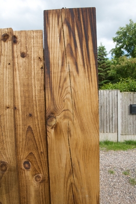 Northern Gate Post
Photographed from the north.  The fence on the left was also installed by Albion at the same time of the gates.
Ključne besede: wooden gates gate post