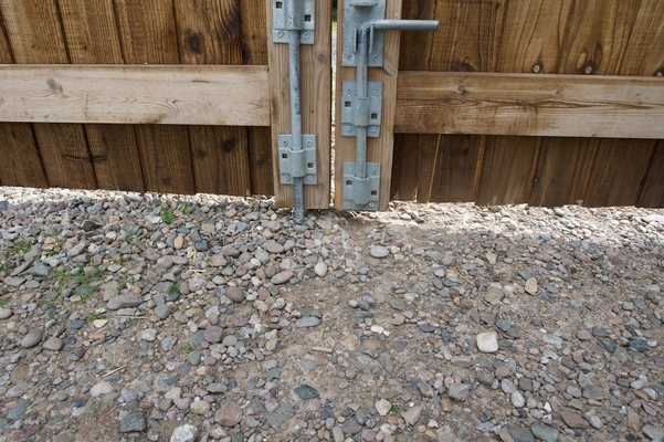 Lower Portion of Gates
Photographed from within the stable yard.  As a result of the gates moving or changing shape, the metal poles no longer fit in the posts set in concrete in the stable yard.
Schlüsselwörter: wooden gates