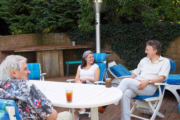 High powered TV meeting
Rod and Leonie of RDF in talks with us to take part in a documentary about finding staff to be called 'Impress Me' - August 2007
Anahtar kelimeler: Craig Impress Me Leonie Hutson RDF Rod Williams TV crew TV programme