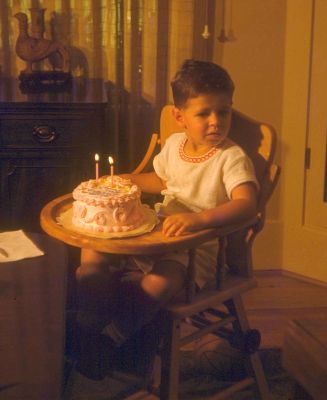 My Second Birthday
I figured this was my second birthday (1951) -- spot the clue.
Mots-clés: second birthday Craig birthday cake
