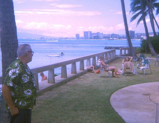 Baba at the Elks Club, Waikiki Beach
Baba (circa 1964 or 1965) checking out the Waikiki shoreline from the Elks Club.  I don't ever remember him going to Elks meetings:  I think he just joined because the club has a great location on the beach.
Klíčová slova: Elks Club Waikiki Baba