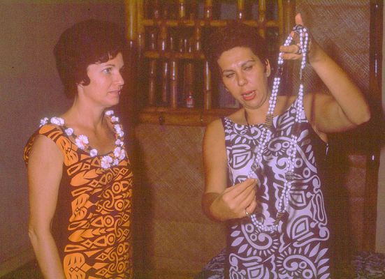 Mother (on right) Showing Tahitian Shell Necklace to A Lady
I have no idea who the other lady is, or why mother was showing her a shell necklace.  Date unknown -- probably early 1960's.
الكلمات الإستدلالية(لتسهيل البحث): Shirley Tahitian shell necklace