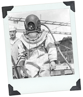 Old Photograph of a Diver in a Hard Hat Rig
I added this public domain photograph to a scrapbook-like "frame," and have used this to illustrate our eBay listing for the Mark V diving helmet.  This is a stock photograph -- not a photo of the helmet that we're selling.
Palabras clave: diver hard hat