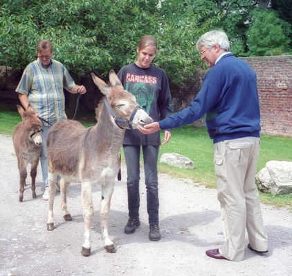 Marjorie's Birthday Donkeys
Conchita and her son Pedro -- with Steve Patch, Chase, and Craig.  The donkeys were Marjorie's birthday present.
Keywords: Conchita Pedro donkeys Steve Patch Chase Craig