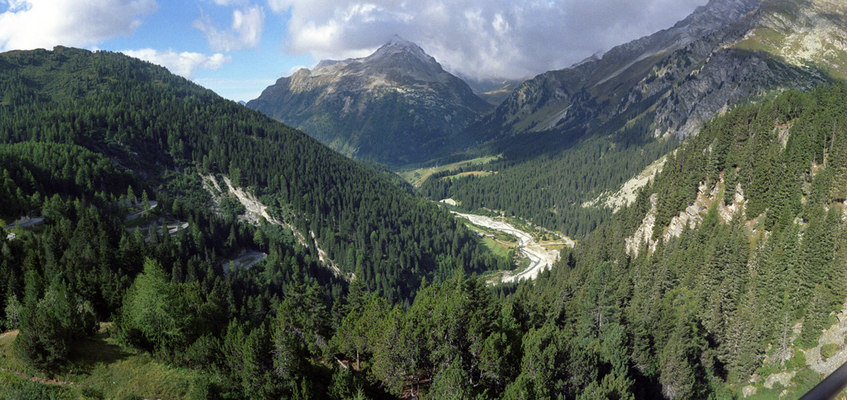 Italian Alps
On our way from St Moritz to Milan to visit the Transax offices -- testing the new Widelux camera.
Klíčová slova: Italian Alps Widelux