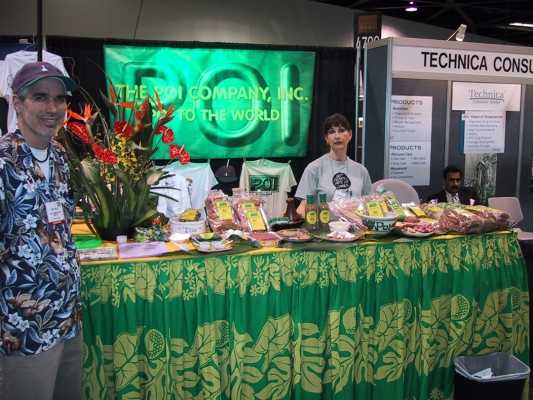 "Rockin' Rick" Kelly and Marjorie at The Poi Company Booth
Rick Kelly and a glum looking Marjorie at the Natural Products Show in Anaheim, California.  The table is laden with all sorts of poi goodies.  We'd purchased green gels for the lights at one of the Hollywood lighting companies, so the Poi logo banner was really glowing.
Palabras clave: Rick Kelly Marjorie Walsh Natural Products Show Poi Company Anaheim green gel logo