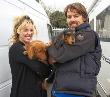 Zoe and Martin with Molly and Whistler
Happy to be reuinted.
Ključne besede: Molly Whistler long haired daschund dog Zoe Martin