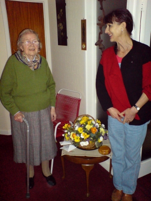 Auntie Jean and Marjorie
After lunch to celebrate Auntie Jean's 90th birthday.  Torquay, Devon - 2007
Ключевые слова: Auntie Jean Marjorie 90th birthday Torquay