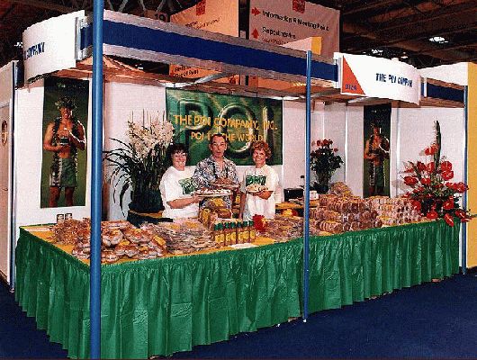 BBC Good Food Show, NEC
We tried to bring poi to the world --- including the British.  Here's our booth at the BBC Good Food Show at the NEC in 2001.  Unfortunately, it was just too expensive to ship poi from Hawaii to the U.K.
Ključne besede: poi BBC