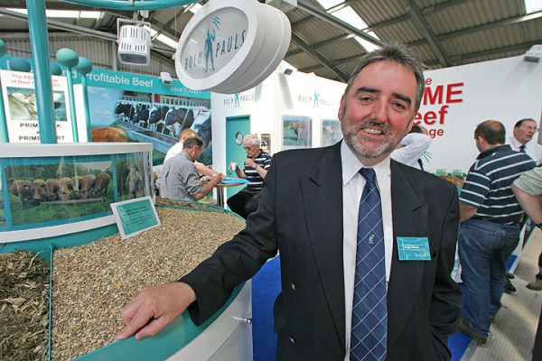 Peter Evans from BOCM Pauls - Beef 2005
Peter has been extremely helpful in assisting us to formulate the special diet for our Scottish | Kobe cattle.
Schlüsselwörter: Peter Evans BOCM feed merchant Beef 2005 cattle diet