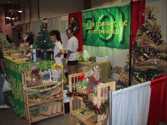 Caroline Christmas Craft Show
Many and many an hour were spent at the Blaisdell Center doing these shows.  The Caroline show was one of the best, because it always attracted a big crowd.
Ključne besede: poi Caroline Craft Show