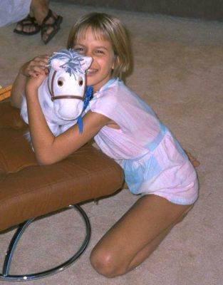 Chase With Her Little Pony
Christmas, Honolulu Tower, 1985
Ключові слова: Chase pony Christmas 1985 Honolulu Tower