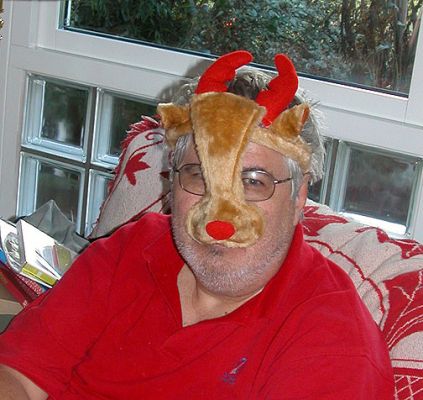 Christmas 2004 - In My Reindeer Mask
From Cathy and John in Australia.  Who invents these things anyway?
Palabras Clave: Reindeer mask, Christmas