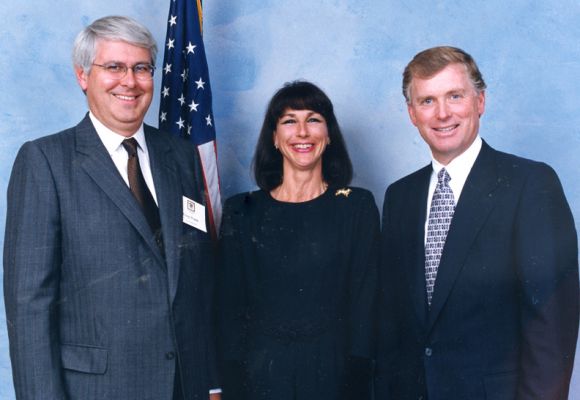 Marjorie, Dan Quayle, and Me
How relaxed we all look?  This was on a production line.  Dan Quayle (the former VP of the United States) stood still, and we were paraded in to have our photos taken.  Once the shutter was clicked, he shook our hands while --- at the same time --- pulling us out of the picture so the next folks could slot in.
Ключевые слова: Dan Quayle Craig Marjoire Washington