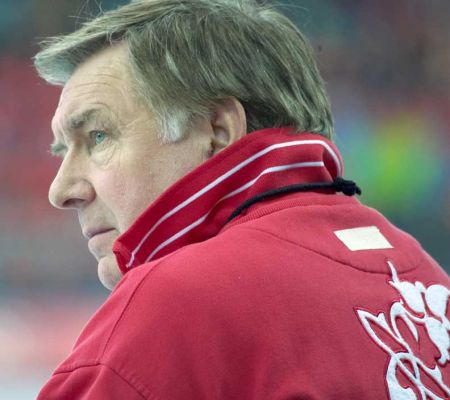 Russian Coach at the Oval Lingotto
At the men's 500m Speed Skating, Oval Lingotto, February 13 2006.  He was intently watching the ice.
Ключови думи: Oval Lingotto Russian coach speed skating Olympics