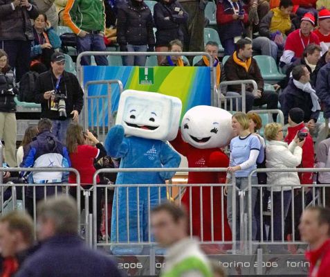 Olympic Mascots - Neve and Gliz
"She is a soft, friendly and elegant snowball. He is a lively and playful ice cube. The shapes of their bodies and the sounds of their names, Neve and Gliz remind us of the two vital elements for practising winter sports: snow and ice."  Designed by Portuguese designer Pedro Albuquerque.
Ključne besede: Olympic mascots Neve Gliz snowball ice cube