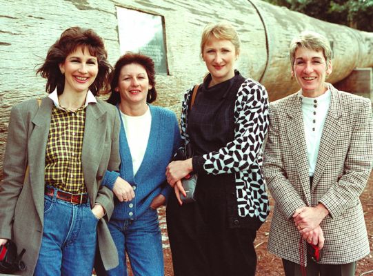 The Wilson Sisters in Perth
In front of a large tree in a park.  Marjorie, Chris, Cathy, and Annie.
Keywords: Marjorie Chris Wilesmith Cathy Bushby Ann Heward Perth Western Australia tree