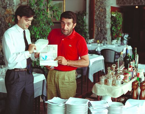 Duilio Trinca and Sergio in Portofino, Italy
Marjorie and I were on our Mediterranean cruise (holiday!).  We were also in the process of starting Transax SpA in Italy (bad move).  Duilio and Sergio drove to Portofino to have lunch with us on our port stop.  I've enlarged the photo to see what paperwork they're holding --- it's an application for a Corporate American Express Card.  A lasting memory of Duilio and Sergio --- in a restaurant, with a food cart and credit card application.
Palabras clave: Duilio Trinca Sergio Transax Italy Transax SpA Portofino