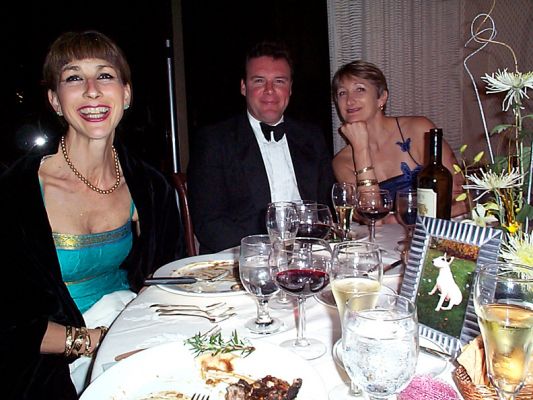 New Year's 1999 to 2000
At the Oahu Country Club, Honolulu.  Marjoire, Kevin Howdle, and Cathy Bushby.  Note the photograph of Pau, our bull terrier, on the table.  Dogs are never far away.
Palabras Clave: Pau Marjorie Kevin Howdle Cathy Bushby Oahu Country Club