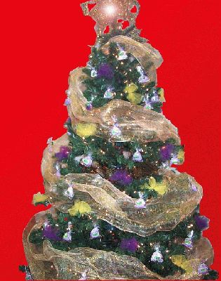 Poi Christmas Tree
Saundra Smith made little poi bags, complete with purple filling, for our Christmas tree at the Caroline Craft Fair.  We had people purchasing the bags off the tree.  Mele Kalikimaka.
Palabras Clave: poi Mele Kalikimaka