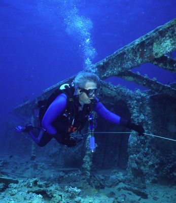 Me Doing My Underwater Navigation Test
On a wrecked barge in the Red Sea, 1996.  We chartered an Egyptian live-aboard boat and brought along three diving instructors (two from England, and Grant Graves from Malibu).  We were able to dive three and four times each day, and each dive was a lesson.  At the end of the trip, we all had dozens of PADI certification cards!
Trefwoorden: Craig SCUBA underwater navigation Red Sea Grant Graves