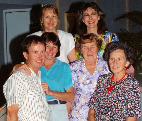 Dinner in Adelaide, Australia
Little Kevin, Little Legs, Irene Burns, and Marjorie 1 in the foreground, Cathy and Marjorie in the background.  I am, fortunately, behind the camera.
Λέξεις-κλειδιά: Adelaide Little Kevin Little Legs Irene Burns Marjorie 1 Cathy Marjorie