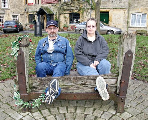 Bob and Ann Bandera in Stow on the Wold
In the stocks -- 9 December 2005
Keywords: Ann Bandera Bob Bandera stocks Stow in the Wold Costwolds