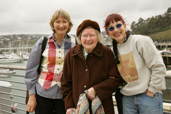 Cathy, Auntie Jean, and Marjorie - Torquay
View over Torquay, April 28 2005
Anahtar kelimeler: Torquay Cathy Marjorie Auntie Jean