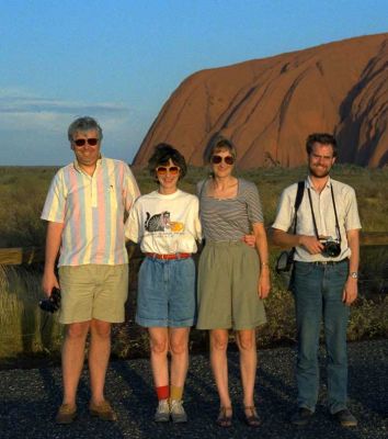 Craig, Marjorie, Cathy Bushby, and Richard Harbird at Ayers Rock
Sunset at Uluru -- Ayers Rock.
Trefwoorden: Craig Walsh Marjorie Walsh Cathy Bushby Richard Harbird Uluru Ayers Rock