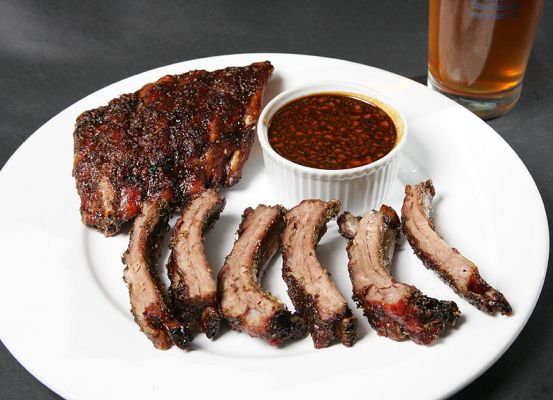 Kurobuta Baby Back Ribs
With a nice chili-scented dipping sauce, and a cold beer.
Anahtar kelimeler: Kurobuta baby back ribs dipping sauce chili cold beer pork Lucies Farm Berkshire pig