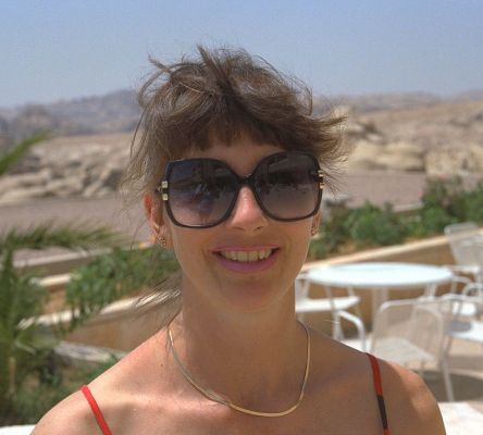 Marjorie in Aquaba, Jordan
For my 40th Birthday, Marjorie gave me a trip to Jordan -- on the Concorde (May 1989).  We flew to [url=http://www.see-jordan.com/aqaba.html]Aqaba[/url], on the Red Sea, and then took a bus to the carved city of [url=http://www.isidore-of-seville.com/petra/]Petra[/url].  This photo was taken by the pool of our hotel near Petra.
Mots-clés: Jordan Concorde Marjorie Petra birthday present