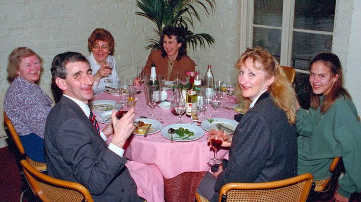 Dinner at Browns in Worcester
With (from left) Auntie Jean, Roger Wilson, Eileen Wilson, Marjorie, Cathy Bushby, and Chase.  Guess where I am?
Keywords: Brown's Restaurant Auntie Jean Roger Wilson Eileen Wilson Marjorie Cathy Bushby Chase