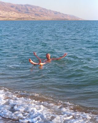 Me "Swimming" in the Dead Sea -- Jordan
You couldn't really swim:  all you could really do was float.  1989.
Mots-clés: Craig Dead Sea Jordan salt float