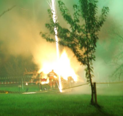 Bonfire and Fireworks on Guy Fawkes Night
Guy Fawkes Night at the Severn Motor Yacht Club.  Fortunately, that's a fireman in the middle of the blaze setting off one of the fireworks.
Ključne besede: Guy Fawkes night bonfire night Severn Motor Yacht Club fireman