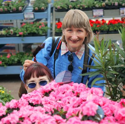 Marjorie and Cathy Peeking Out From Pink Flowers
Webb's of Wychbold, April 22 2005
Ключові слова: Marjorie Cathy Webb's of Wychbold pink flowers garden centre