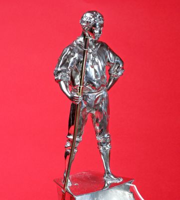 Close-Up of the Gondolier on the WMF Centrepiece
The gondolier with his oar.
Keywords: Gondolier WMF centrepiece Wurttembergische Metallwarenfabrik