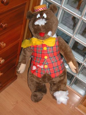 Humphrey B. Bear - Crime Scene Photograph
In addition to horrific injuries to his head (pending the autopsy results, it is thought that the facial injuries were the ones that caused Bear's death), there were also substantial injuries to Bear's left paw.  In fact, his left paw was entirely chewed off by canine teeth.  The tissue from Bear's paw was spread over a 10 sq. ft. area in what we believe was a horrific attack.  We are waiting for further details from forensics.
Ключови думи: Bear, Humphrey B. Bear, forensics, crime scene, Tapa
