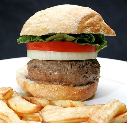 Scottish | Kobe Hamburger
Marjorie made me this hamburger last night from our Scottish | Kobe beef, a Jack Hawkins tomato from Waitrose, a sweet onion, and a freshly-baked roll.  It was too good to eat without first taking a photograph.  Having snapped the shot, I then sat on the couch and ate it while watching TV:  it was super moist, and incredibly delicious.
Ключові слова: Scottish Kobe beef Kobe hamburger Jack Hawkins tomato Waitrose