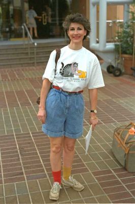 Marjorie Outside the Hyatt Regency Hotel in Adelaide
Heading off to Ayers Rock (Uluru) for a long week-end.  What's with those socks?
Ključne besede: Marjorie socks Hyatt Regency Adelaide Australia