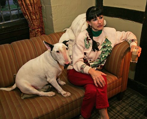 Kiko and Marjorie at the Lygon Arms, Broadway
We just finished enjoying our afternoon tea with Bob and Ann Bandera, 9 December 2005
Klíčová slova: Kiko English Bull Terrier Lygon Arms Broadway Marjorie Kiko