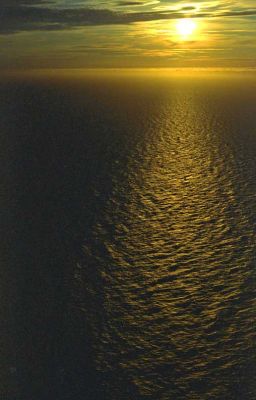 The Midnight Sun at Nordkapp, Norway
Photographed at midnight, showing the sun still above the horizon at the most northern point of Europe.
Ключевые слова: Nordkapp North Cape Norway midnight sun