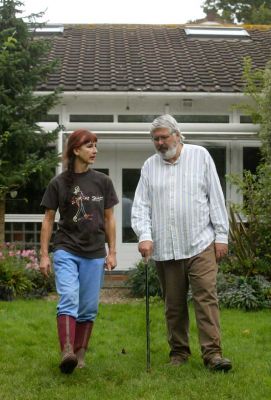 The natural walking photo!!
We know how to get dressed up for a photo shoot!!  Simon wanted a stroll in the garden!!
Palabras clave: Craig Marjorie Independent swimming pigs article October 20 2006
