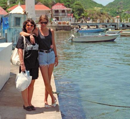 Marjorie and Chase on the Dock
Somewhere in the Caribbean, one of the stops on our Windstar cruise.  Summer 1992
Schlüsselwörter: Chase Marjorie Caribbean dock cruise