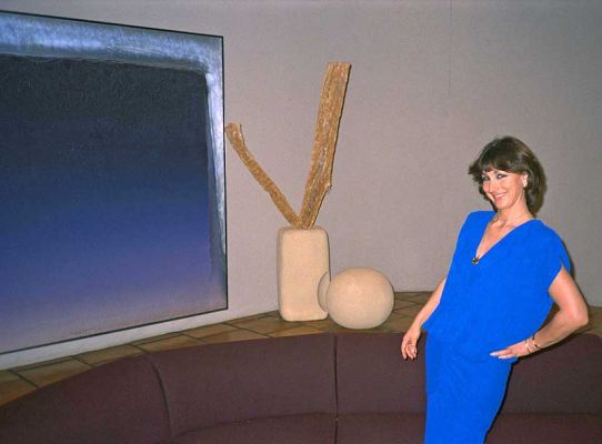 Marjorie on Christmas Day 1985
Posing in the lobby of Honolulu Tower, on our way out for Christmas dinner at Chez Michel.
Λέξεις-κλειδιά: Christmas Marjorie blue dress Honolulu Tower dinner Hawaii