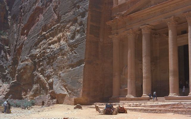 Petra, Jordan -- Sand For Sale
When I was playing around with this photo using Photoshop, I enlarged the lower left-hand corner where two gentlemen seem to be doing something.  I had a good laugh when I could read the hand-lettered sign in the corner:  "Petra Sand For Sale."
Mots-clés: Petra Jordan Petra Sand For Sale Photoshop