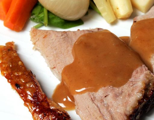 Kurobuta Draft of Pork
Also called pork belly --- with some nice gravy and crackling.
Trefwoorden: Kurobuta pork draft of pork belly gravy root vegetables gravy crackling