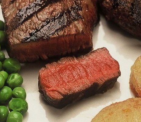 Scottish | Kobe Sirloin Steak
I personally think the best way to cook a Scottish | Kobe sirloin steak is on the grill, with a bit of ground pepper and ground sea salt.  This piece of steak is served with garden peas and potatoes.  We grow our own potatoes at Lucies Farm and I'm amazed at how different they taste from "store bought" potatoes.
Klíčová slova: steak, Kobe beef, Scottish | Kobe beef, Lucies Farm, peas, potatoes, farm, sirloin, sirloin steak